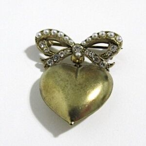 VTG Gold Tone Heart & Bow Brooch with Pearls